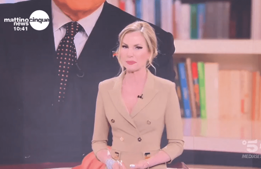 Silvio Berlusconi, il crollo di Federica Panicucci nell’annunciare per prima la morte del Cavaliere: il video