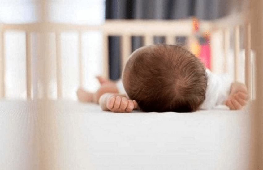 Genitori accusati di omicidio: il piccolo di 14 mesi morto per una febbre curata da un oculista omeopata