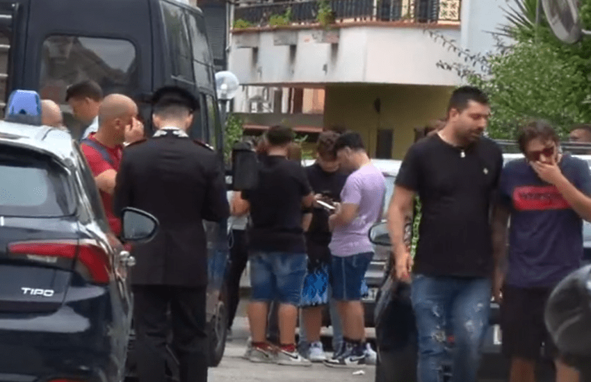 Acerra, bambina di 5 anni precipita dal balcone di casa: è morta sul colpo (VIDEO)