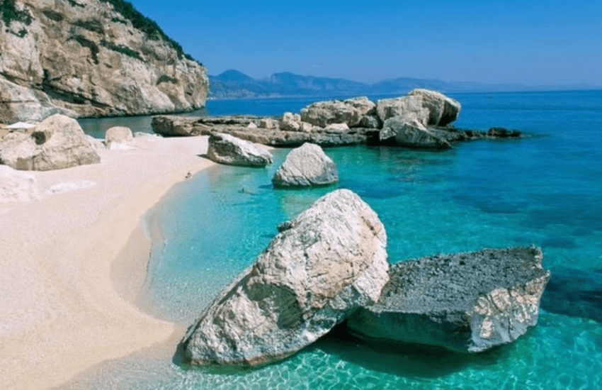 Vele blu: sono 21 le località italiane col mare più bello