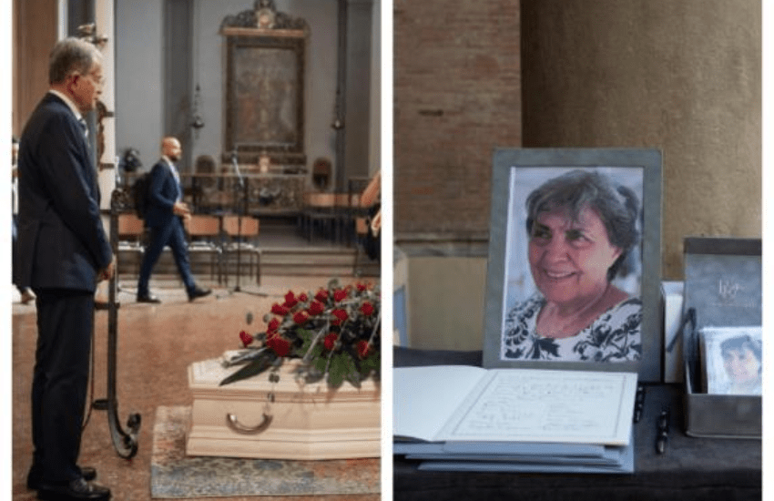 Flavia Franzoni, lo straziante addio di Romano Prodi alla moglie: “L’ho vista sorridere l’ultima volta” (VIDEO)