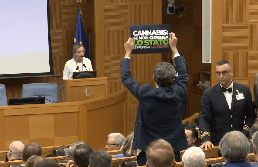 Giorgia Meloni contestata sulle droghe, non le manda a dire: “Non mi faccio intimidire” (VIDEO)