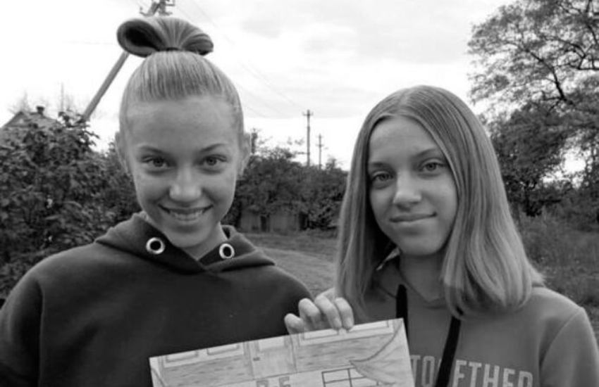 Anna e Yulia, le gemelle uccise dall’attacco russo al ristorante. La madre vuole seppellirle vestite da sposa, ma non si trovano abiti (VIDEO)