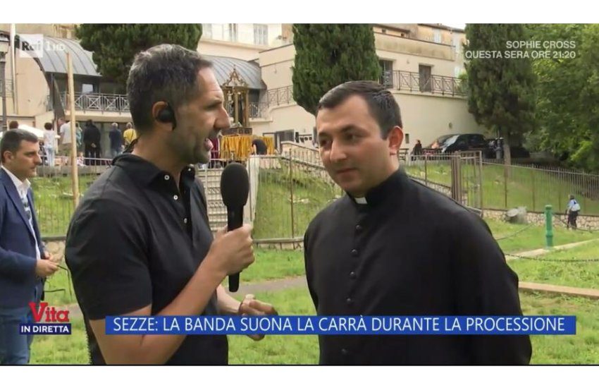 VIDEO – Corpus Domini: il perdono di padre Alfredo a La vita in diretta: “Tutti sbagliamo”