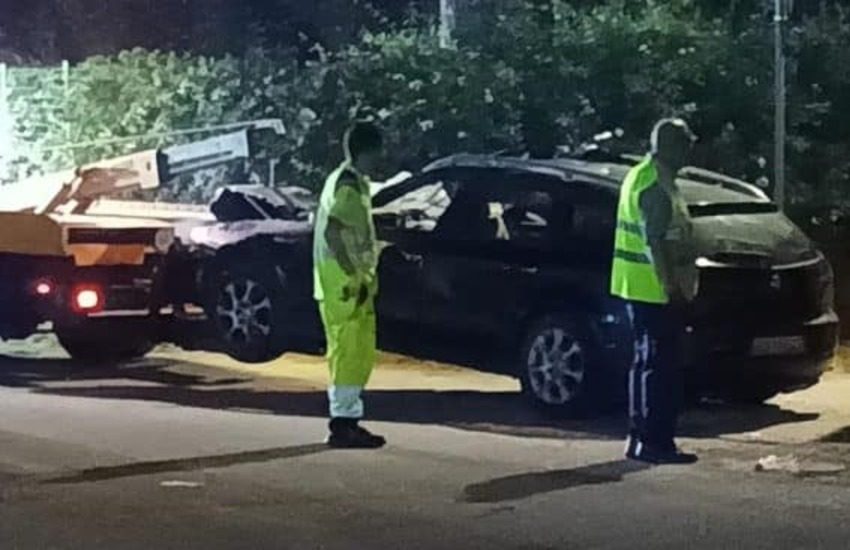 Scontro sulla provinciale, auto contro trebbiatrice. Muore una 32enne, grave il marito