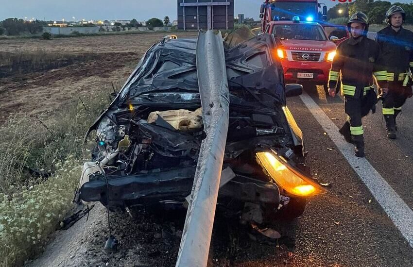 Tragedia sfiorata nel Salento. Auto contro guardrail, 36enne in ospedale