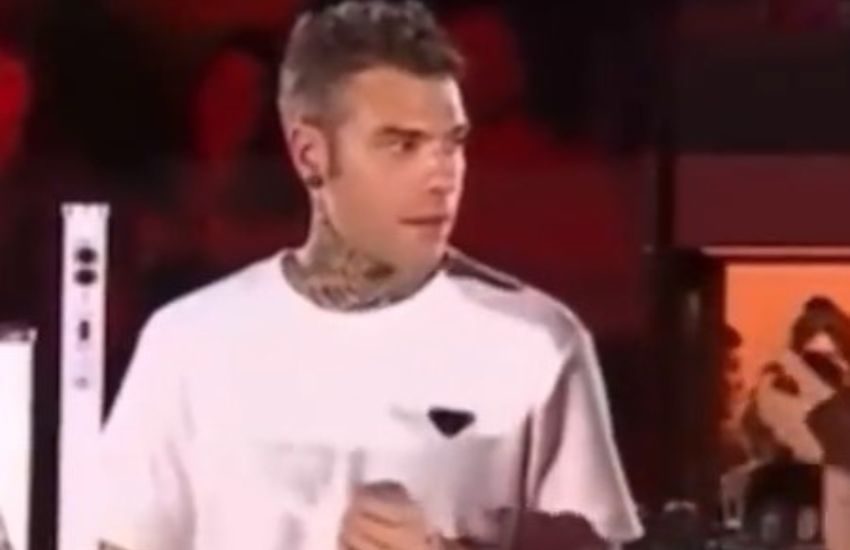 Annalisa ruba la scena al concerto a Fedez, follower scatenati: “Ora litiga anche con lei”