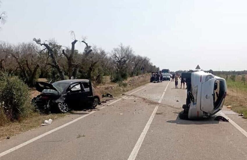 Tremendo impatto tra auto sulla via del mare. Coinvolti anche 3 bambini nell’incidente