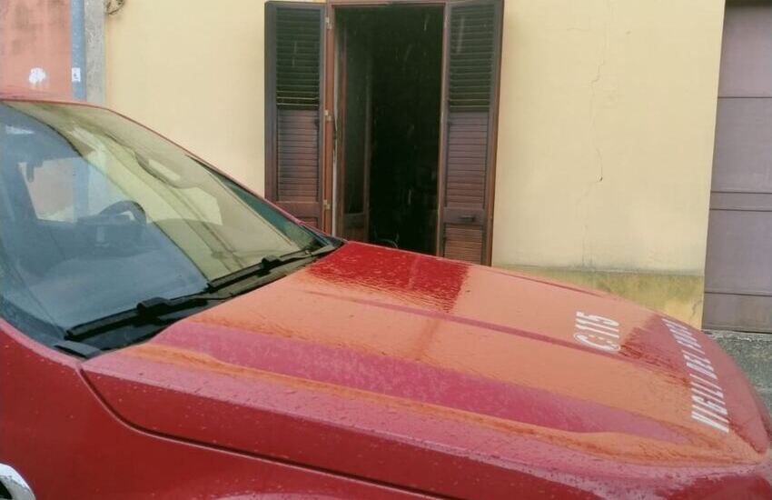 Incendio nel Salento. Fiamme in camera da letto, ustionata una donna e il figlio