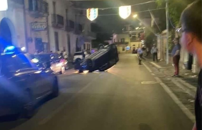 Follia a Napoli, dopo un litigio sfreccia ad alta velocità tra le strade della movida [VIDEO]