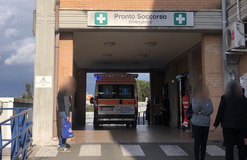 Arriva al pronto soccorso con la “scabbia norvegese”: allarme all’ospedale Goretti