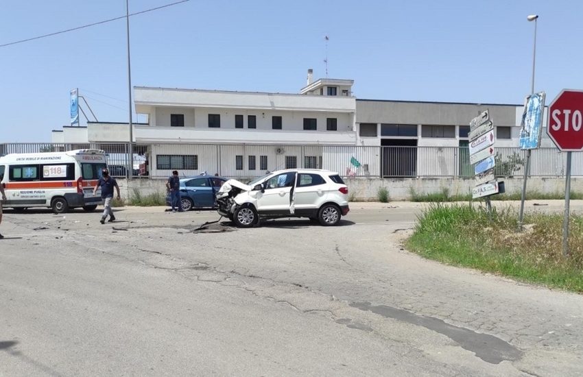 Scontro tra due auto nel Salento, feriti un uomo ed una donna