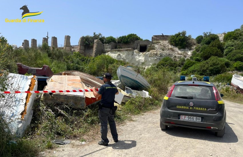 FOTO – Discarica abusiva da 1300 mq sequestrata a Ponza