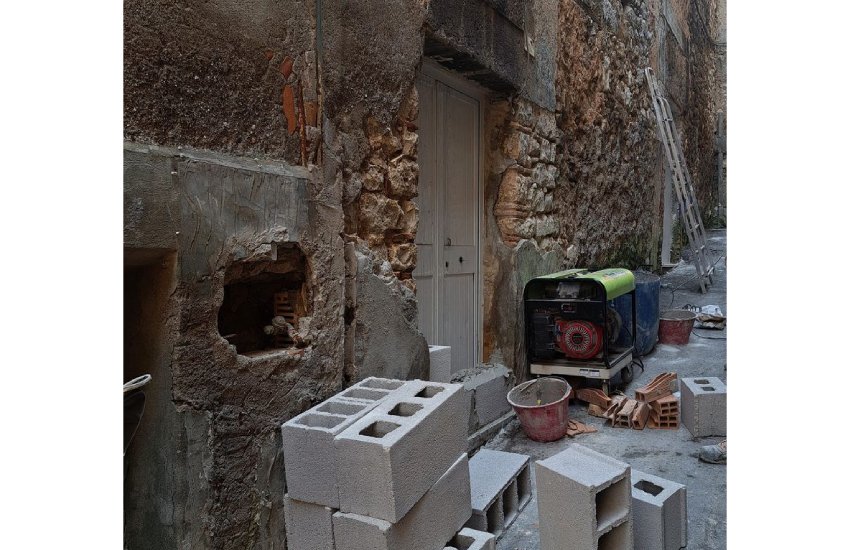 Case abbandonate rifugio dei disperati: il comune di Sezze ordina di murarne un’altra nel centro storico