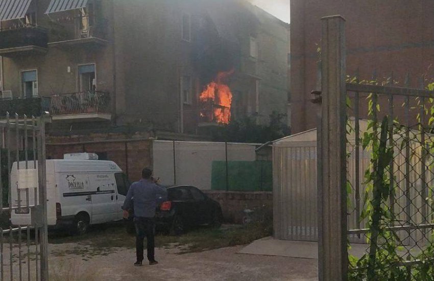Vasto incendio a Fondi: appartamento devastato dalle fiamme