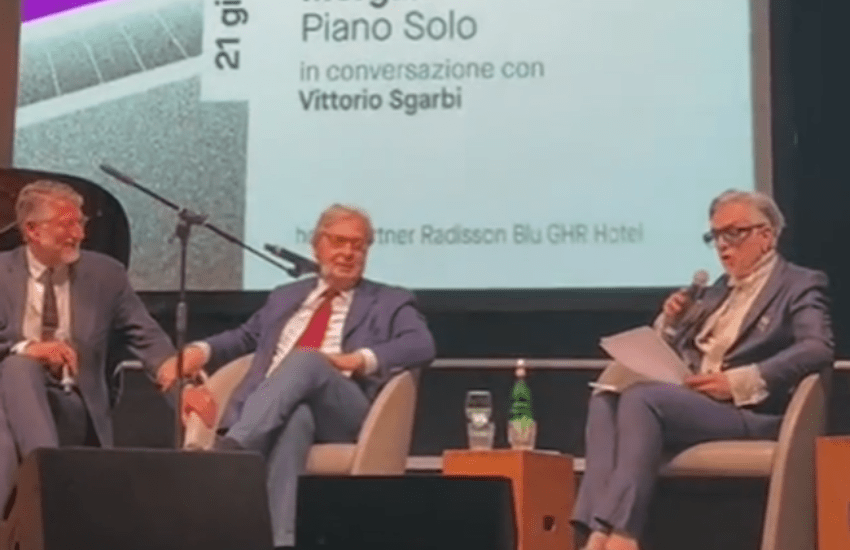 Sgarbi fa infuriare i dipendenti del Maxxi: il video delle polemiche