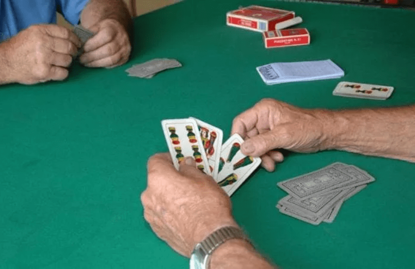 Como: partita a carte tra anziani finisce in tragedia, 78enne colpito dall’amico