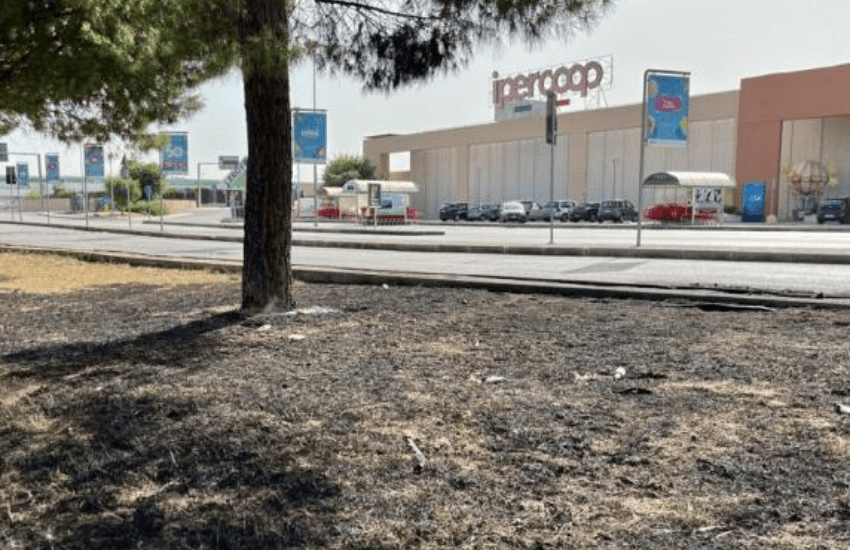 Bari, l’auto elettrica va a fuoco: disabile muore carbonizzato