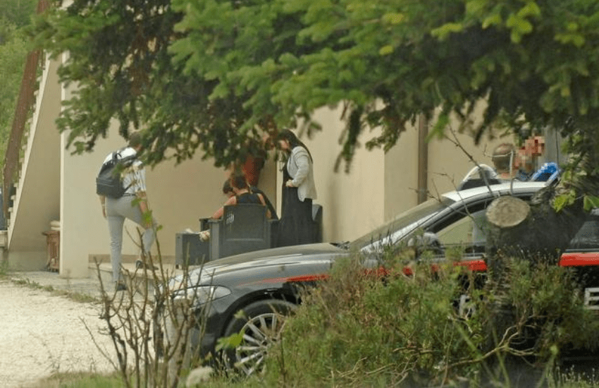 Femminicidio, spara alla cognata e con la pistola in pugno va in caserma: “Ho ucciso una donna”