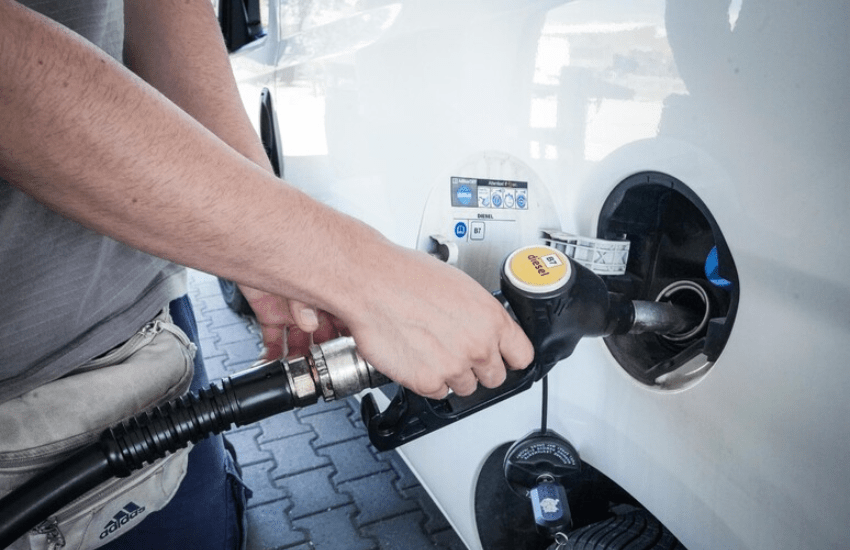 Benzina, prezzi alle stelle: “Effetto valanga sul costo delle merci”