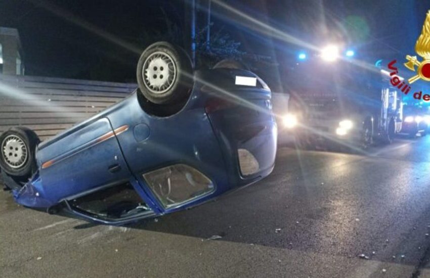 Incidente sulla provinciale. Scontro tra auto, una delle due si ribalta