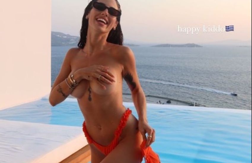 Giulia De Lellis, il topless in Grecia è bollente. Ma i follower insorgono: “E anche oggi…”