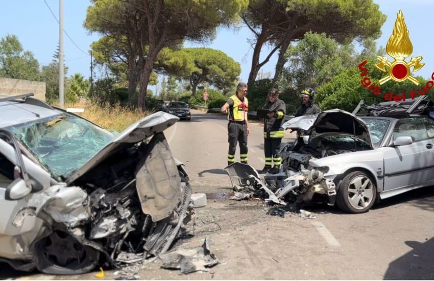 Scontro tra due auto sulla via per il mare. Tre feriti, due con codice rosso in ospedale