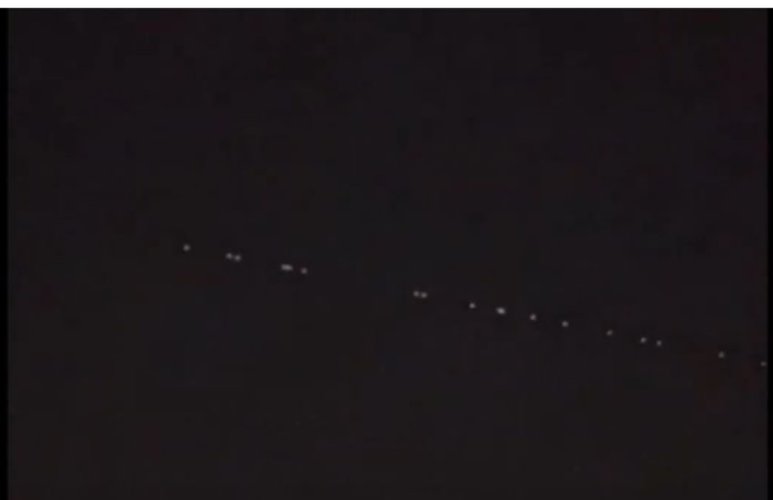 Catania, in cielo appare un ‘treno’ di luci: il VIDEO esclusivo