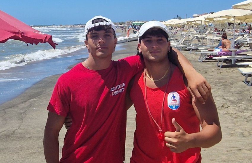 Salvano tre adolescenti dall’annegamento: l’intervento salvavita di due giovani bagnini pontini