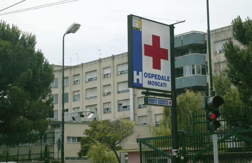 Casal di Principe: donna con un feto in un sacchetto sviene in strada
