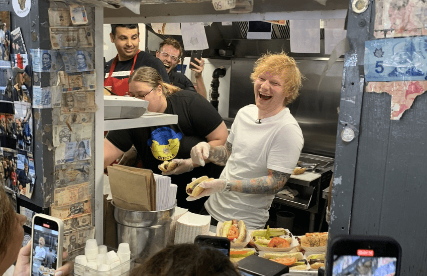 Ed Sheeran cameriere nel locale delle parolacce: “Ancora è troppo educato” (VIDEO)