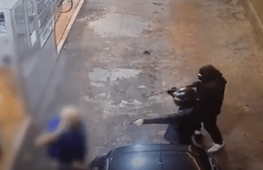 Sant’Antimo: due sedicenni assaltano pompa di benzina con fucile e pistola (VIDEO)