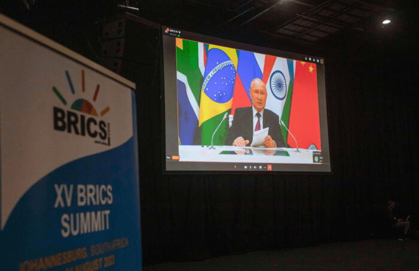 Putin: “Le nostre azioni in Ucraina per mettere fine alla guerra scatenata dall’Occidente” (VIDEO)