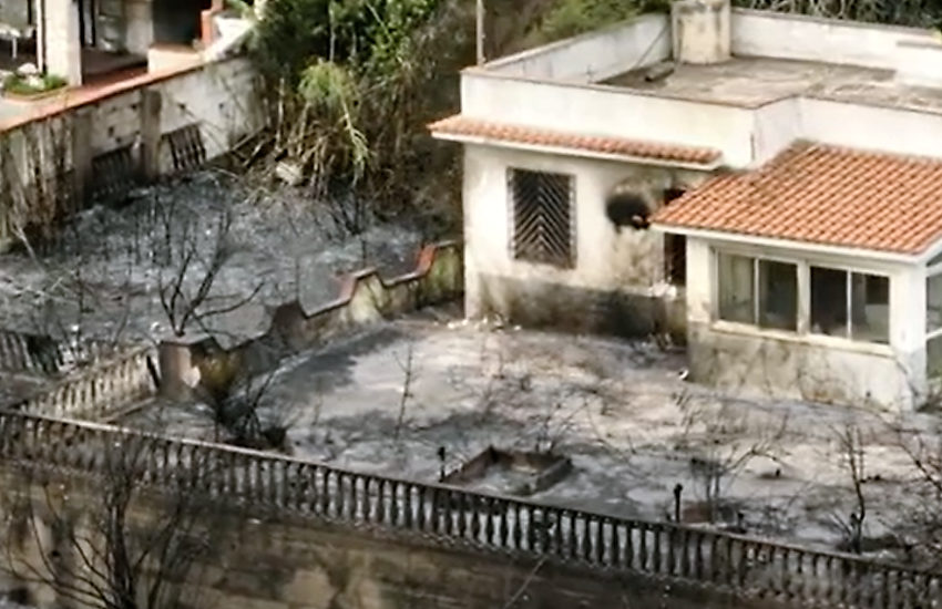 Palermo, dramma incendi: bagnanti evacuati via mare, minacciate case e attività commerciali (VIDEO)