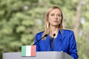 Meloni alla Camera: ‘L’Italia non invierà soldati in Ucraina. Difficile una soluzione sostenibile sugli asset russi’