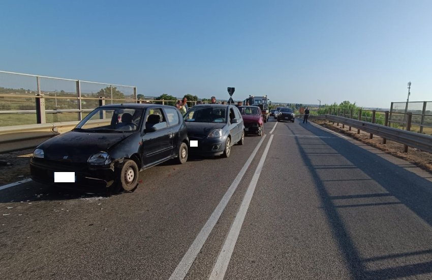 Scontro a quattro lungo la Monti Lepini a Sezze: traffico in tilt