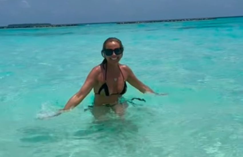 Federica Panicucci in bikini mozzafiato scatena l’ira degli hater: “Te la tiri troppo!”