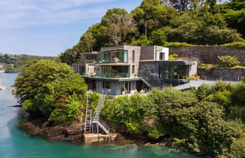 Vince alla lotteria una villa da sogno da oltre 5 milioni di euro, ma non ci andrà a vivere. Il motivo è commovente