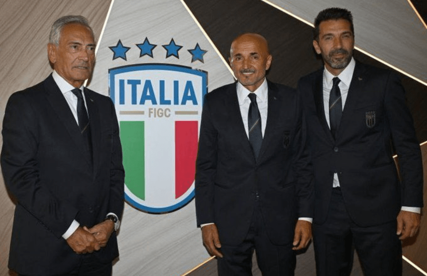 Azzurri, il giorno di Spalletti: “Emozione indescrivibile”. Buffon occupa il posto di Vialli (VIDEO)