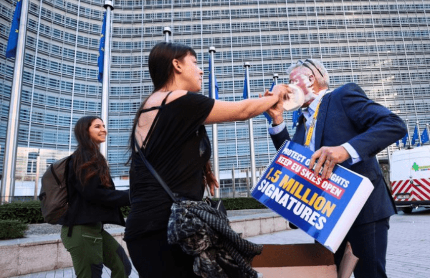 Torte in faccia al capo di Ryanair: “Benvenuto in Belgio…” (VIDEO)