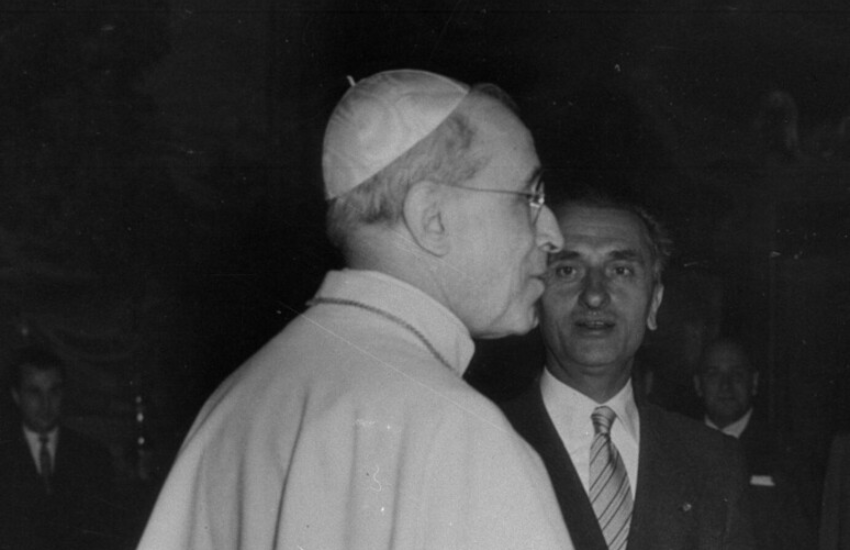 Vaticano, affiora documento choc: “Pio XII sapeva dei lager nazisti”