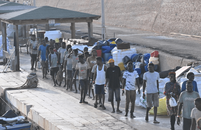 Caos a Lampedusa e a Porto Empedocle. La Francia: “Non accoglieremo migranti arrivati in Sicilia” (VIDEO)