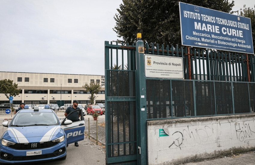 Napoli: 15enne accoltellato a scuola da un coetaneo