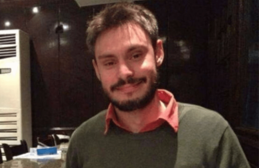 “Torturato con pugni, calci, mazze e bruciature sul corpo”: gli orribili dettagli sulla morte di Giulio Regeni