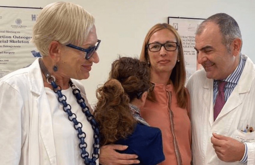 Catania: nata con la bocca fusa al cranio, a 16 anni l’operazione che le permette di mangiare e parlare