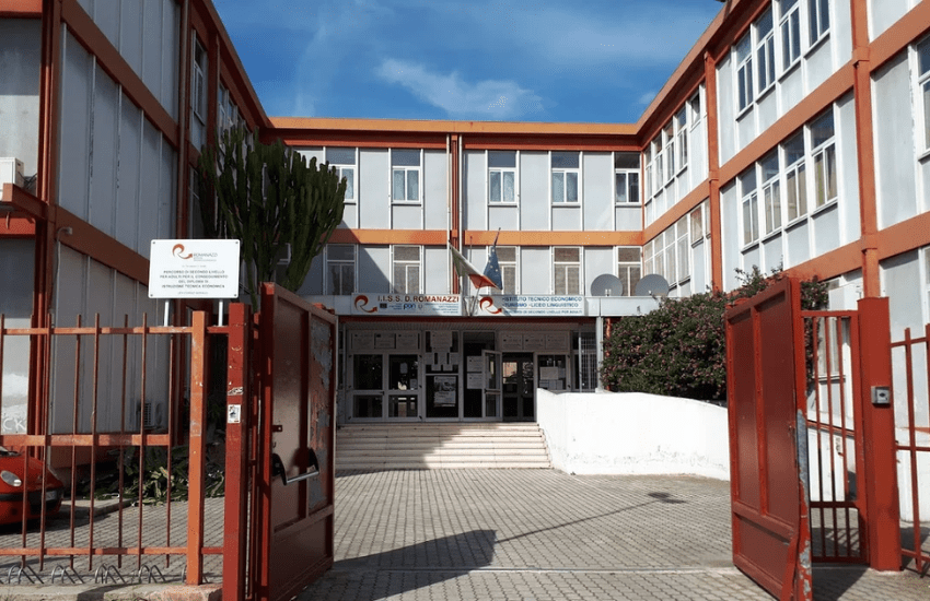 Bari: spara in classe al professore con una pistola ad aria compressa