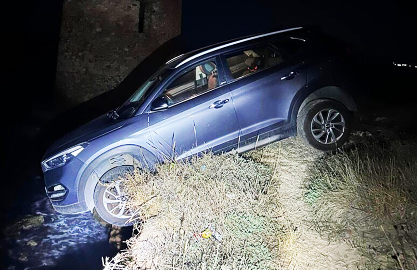 Sardegna: tenta il suicidio, l’auto resta in bilico sulla scogliera, salvata dai carabinieri