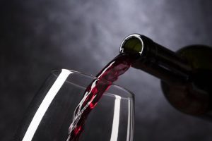 Scoperta cantina abusiva nell’Agrigentino: sequestrati 8mila litri di vino