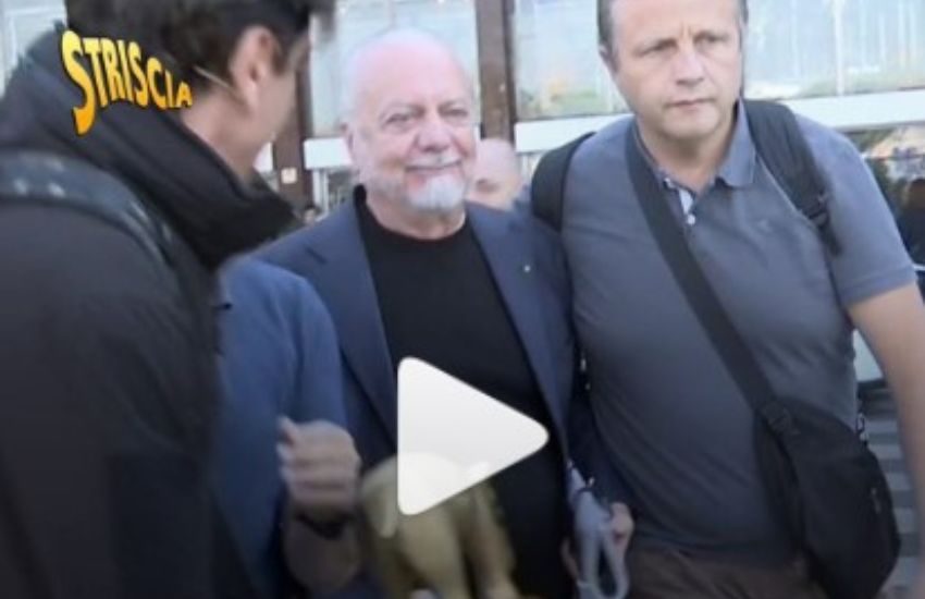 Tapiro d’oro a De Laurentiis, ma il presidente azzurro non gradisce. Botte e spintoni a Valerio Staffelli [VIDEO]