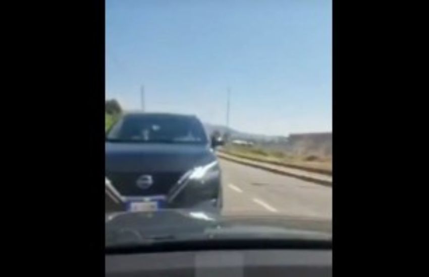 Terribile incidente in diretta Facebook: frontale contro un’auto a velocità sostenuta e musica ad alto volume [VIDEO]